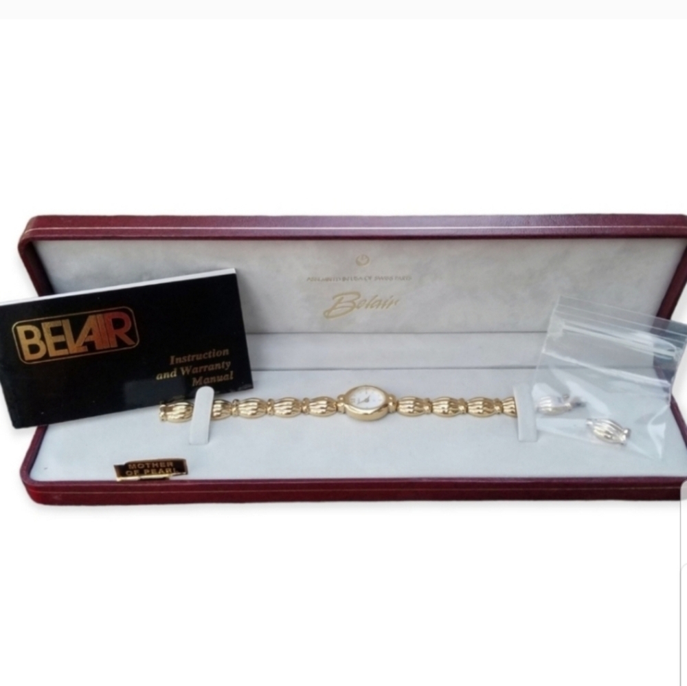 BELAIR VINTAGE NEW IN BOX SWISS MADE GOLDTONE SCALLOP DESIGN LADIES WATCH